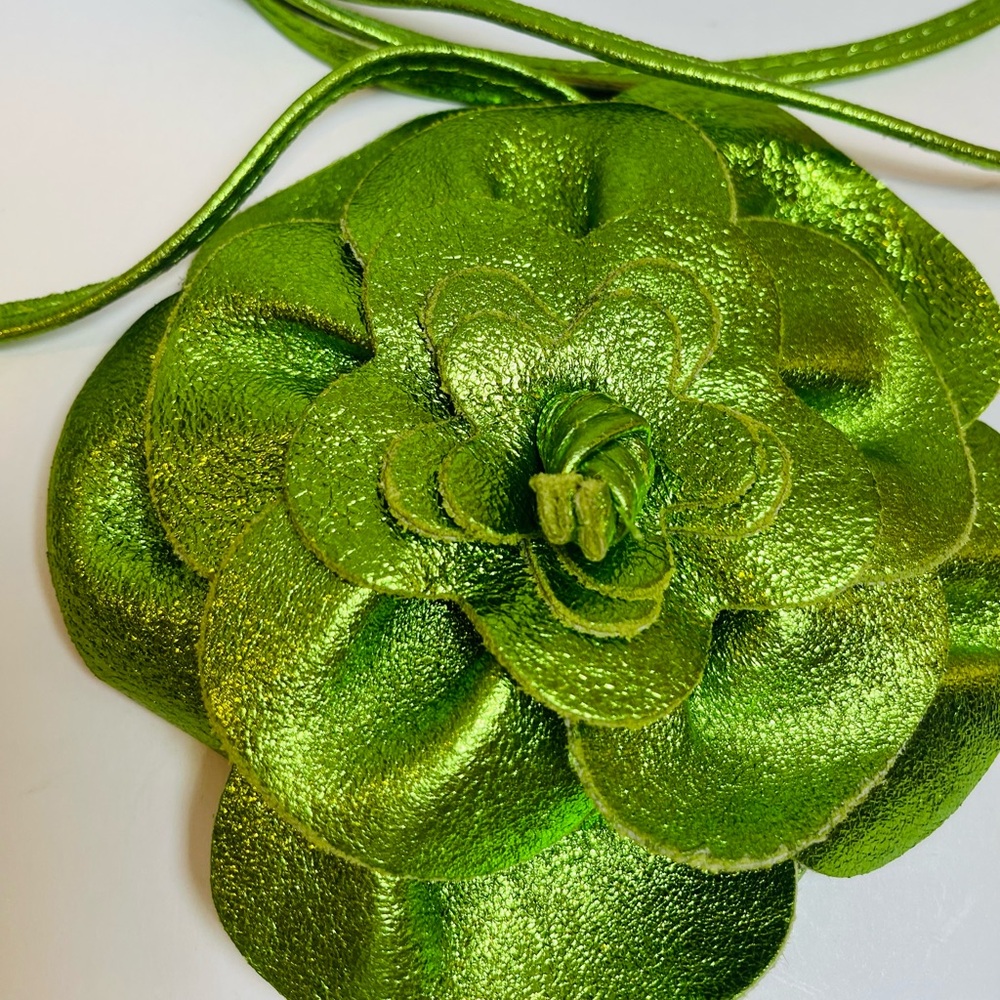 Vintage Metallic Green Leather Flower Blossom Belt - Picture 4 of 6
